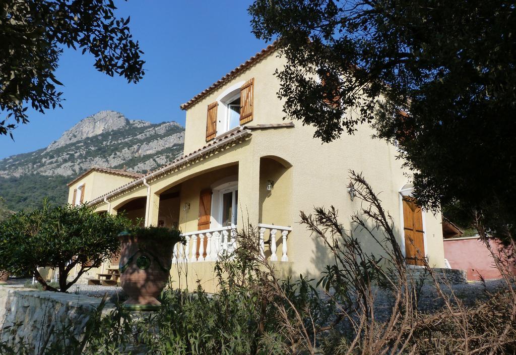 Mas de Courreges Hotel Saint-Hippolyte-du-Fort Buitenkant foto