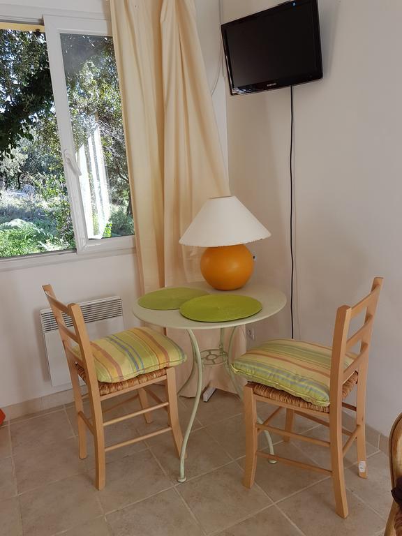 Mas de Courreges Hotel Saint-Hippolyte-du-Fort Buitenkant foto